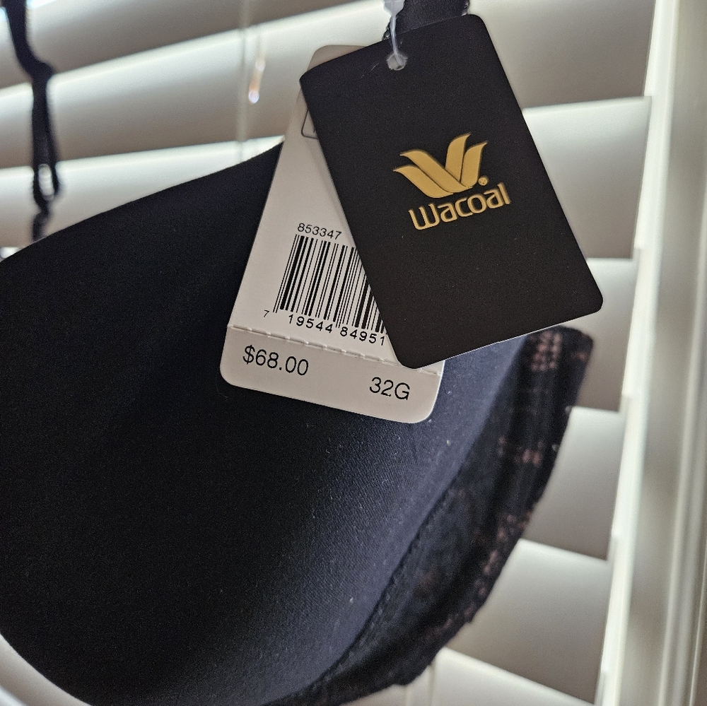 Brand nwt wacoal black bra